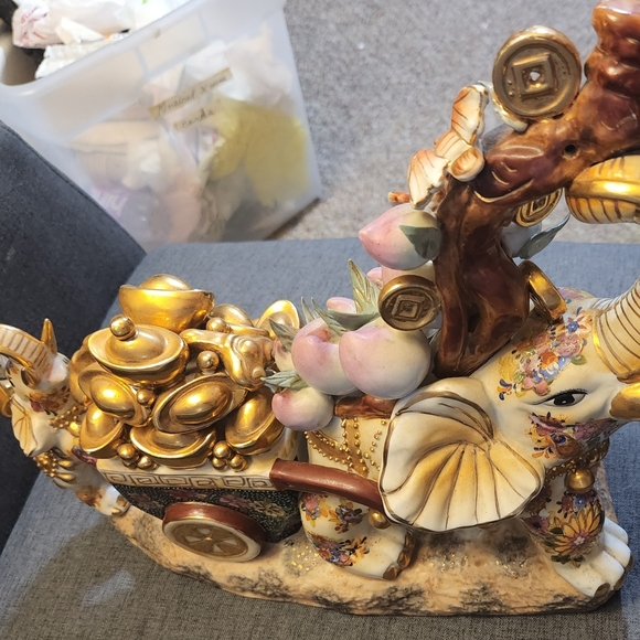 Satsuma elephants - Picture 2 of 4